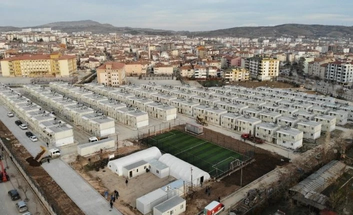 Elazığ’da, çift katlı konteyner evlerin anahtarları teslim edilmeye başlandı