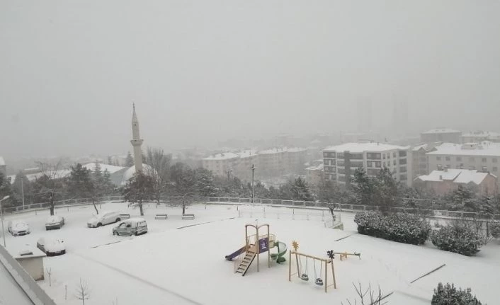 Elazığ’da kar nedeniyle kapalı 487 köy yolu açıldı