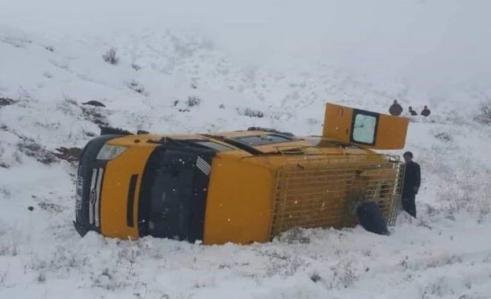 Elazığ’da minibüs devrildi: 8 yaralı