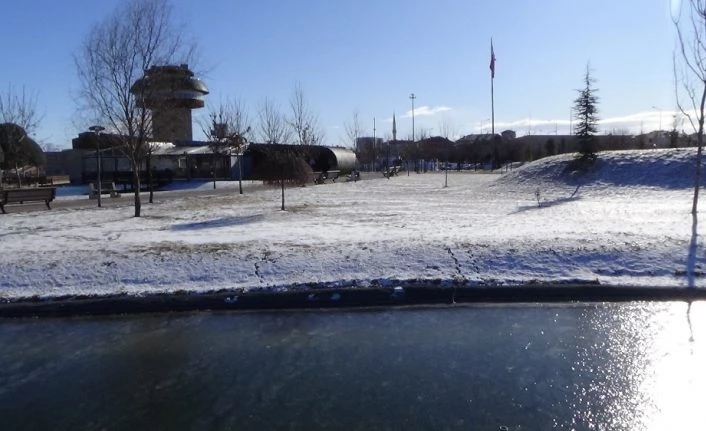 Elazığ’da soğuk hava etkisini gösteriyor