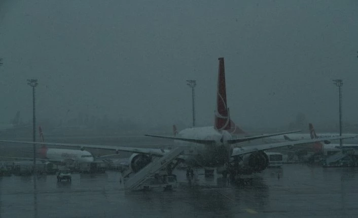 Erzincan’da yoğun sis hava ulaşımını olumsuz etkiledi