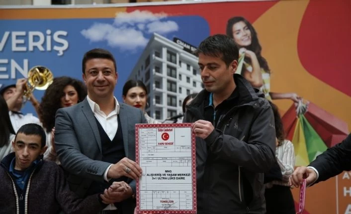Erzurum MNG, ev hediye etti