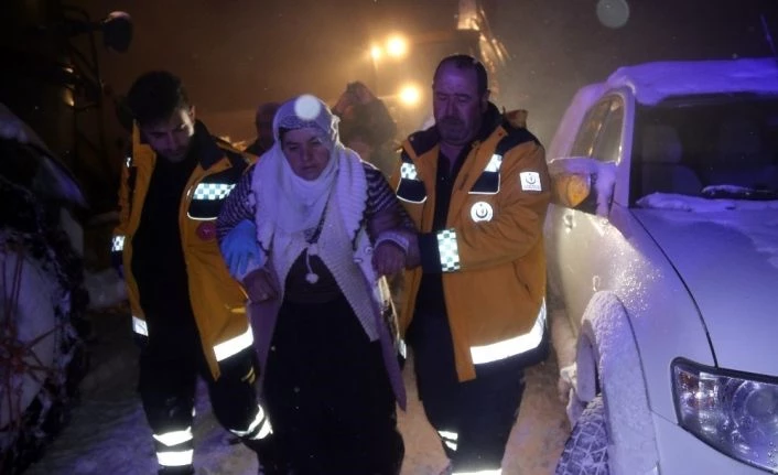 Gece başlayan hasta kurtarma operasyonu sabah son erdi