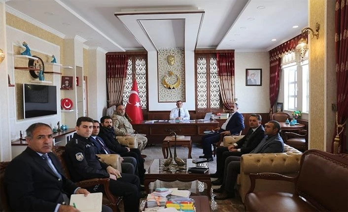 Gürpınar İlçe Kaymakamlığında Deprem Koordinasyon Toplantısı yapıldı