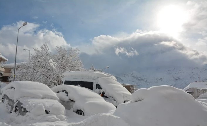 Hakkari’de 307 yerleşim yolu ulaşıma kapandı
