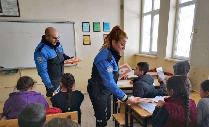 Hakkarili öğrencilere polislik mesleği anlatıldı