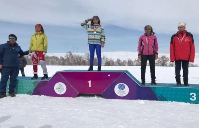 Hakkarili sporcular 18 madalya ile döndü
