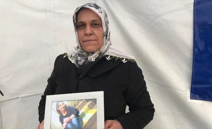 HDP önünde eylem yapan bir aile daha evladına kavuştu