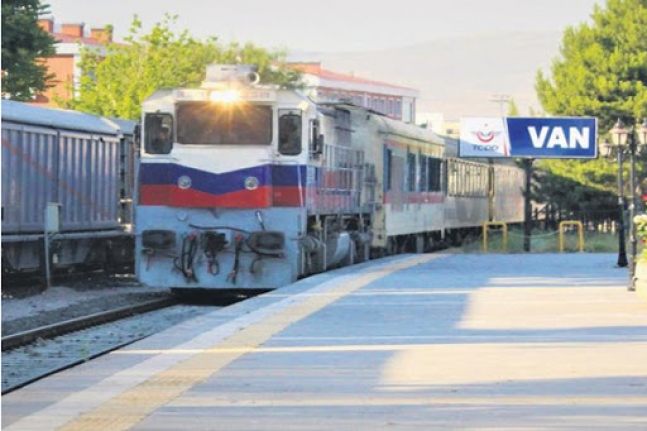 Van Kapıköy'de İran'dan gelen tren seferleri durduruldu