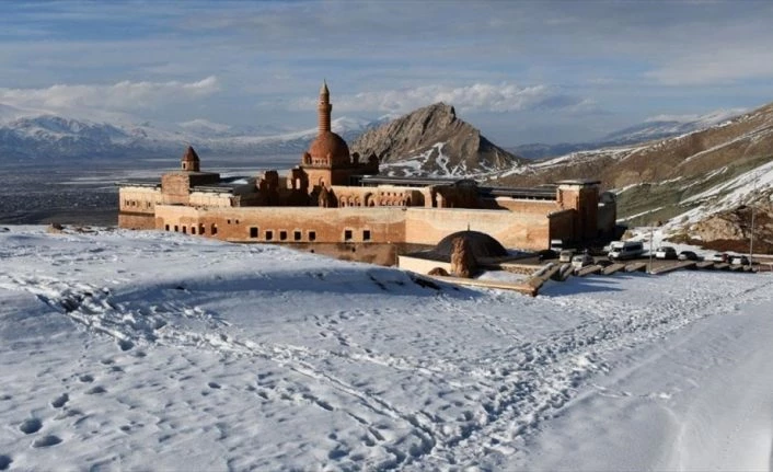 İshak Paşa Sarayı