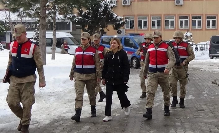 Jandarmanın yakaladığı cezaevi firarisi suç makinesi kadın tutuklandı