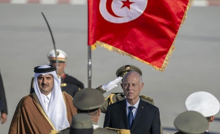 Katar Emiri resmi ziyaret için Tunus