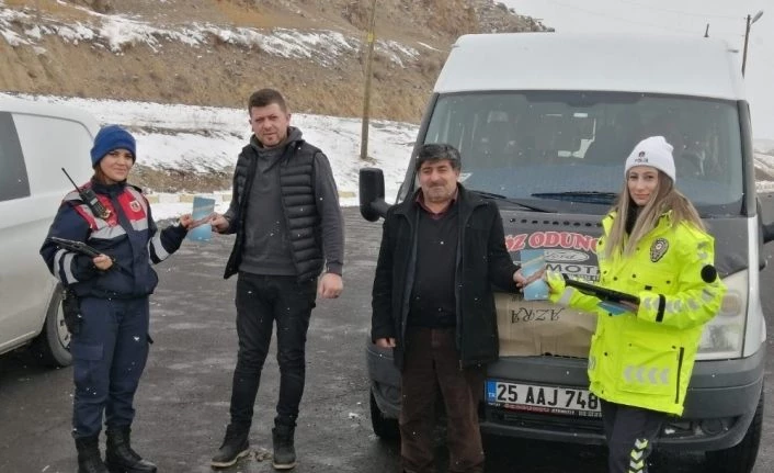 Köprüköy’de Jandarma ve Polis ortak trafik uygulaması yaptı