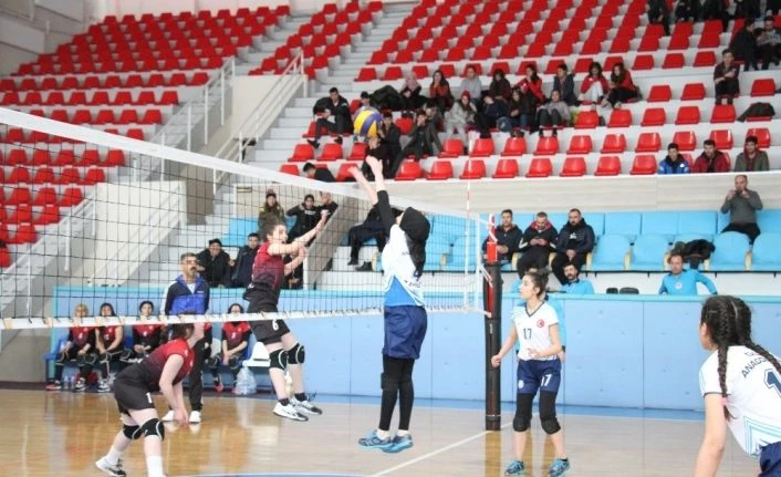 Liseliler filede buluştu