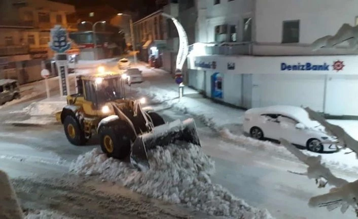 Malazgirt Belediyesinden karla mücadele çalışması