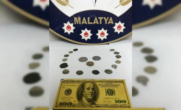 Metal banknot kalıbı ve tarihi sikkeler ele geçirildi
