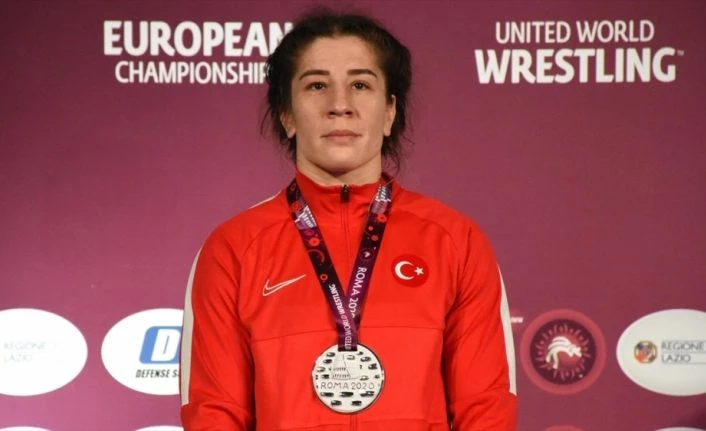 Milli güreşçi Yasemin Adar Avrupa ikincisi oldu