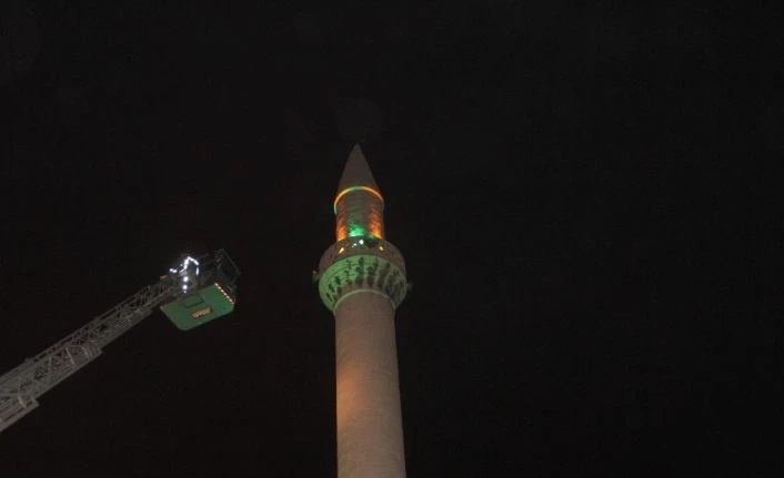 Minaredeki intihar girişimini imam engelledi