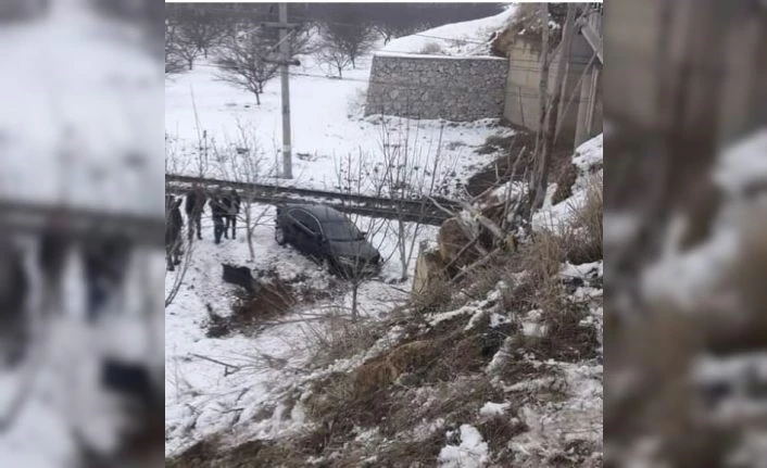 Otomobil köprüden kayıp şarampole uçtu: 1 yaralı