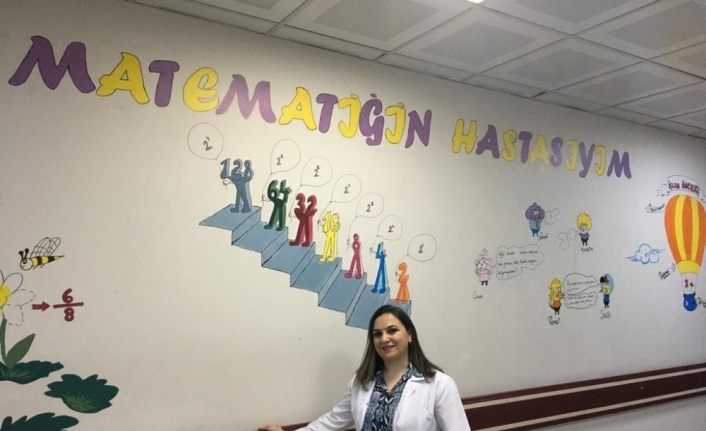 Pediatri polikliniğinin duvarları matematiksel objelerle renklendirildi