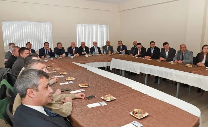 Rektör Çomaklı ve Başkan Sekmen sığırcılık biriminde incelemelerde bulundu