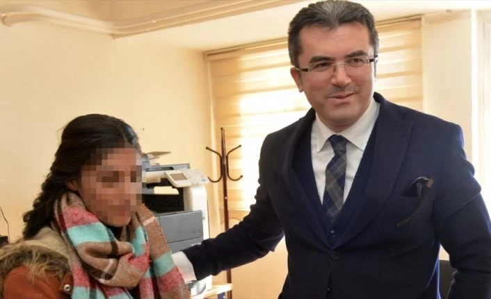 Teröristlerin dağa kaçırmak istediği genç kızlar Vali Memiş