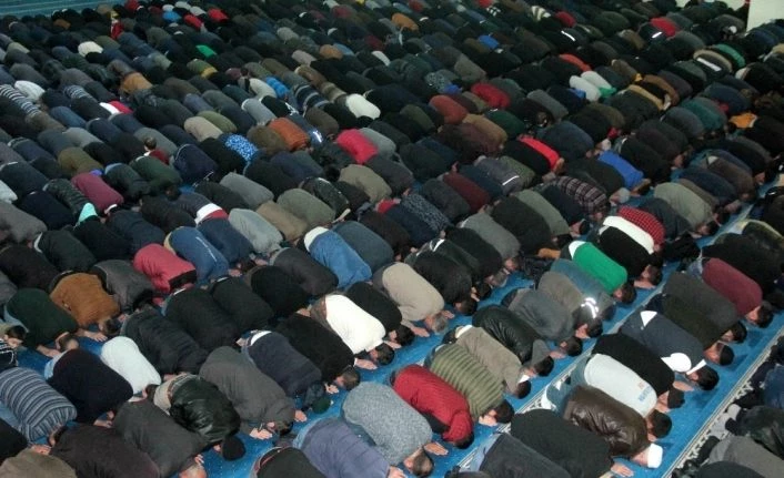 Terzibaba Camii’nde Regaip Kandili coşkusu