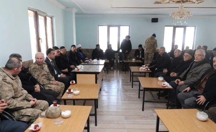 Vali Çağatay, trafik kazasında hayatını kaybedenlerin taziyesine katıldı