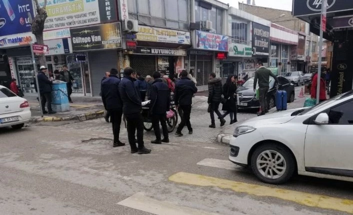 Van büyükşehir zabıtası ‘maske’ fırsatçılarına göz açtırmıyor