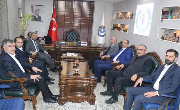 Van İlçe Belediye Başkanlarından Hak-İş Konfederasyonu Van İl Başkanı Efeoğlu’na ziyaret