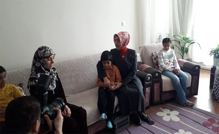 Van Valisi Bilmez’in eşi Meral Bilmez ’den Çaldıran’da anlamlı ziyaret 