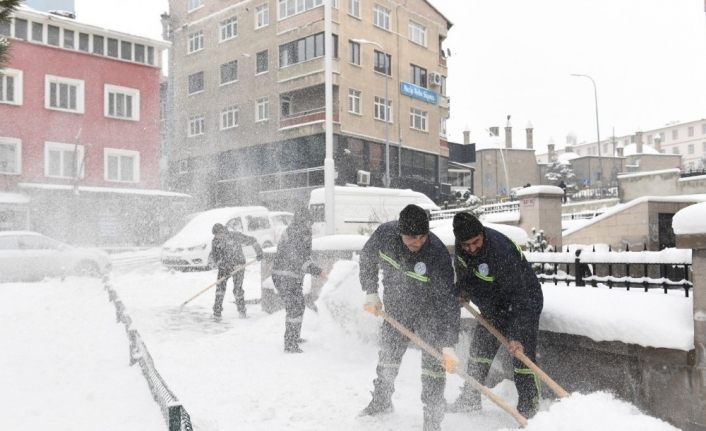 Yakutiye Belediyesi karla mücadelede son sürat