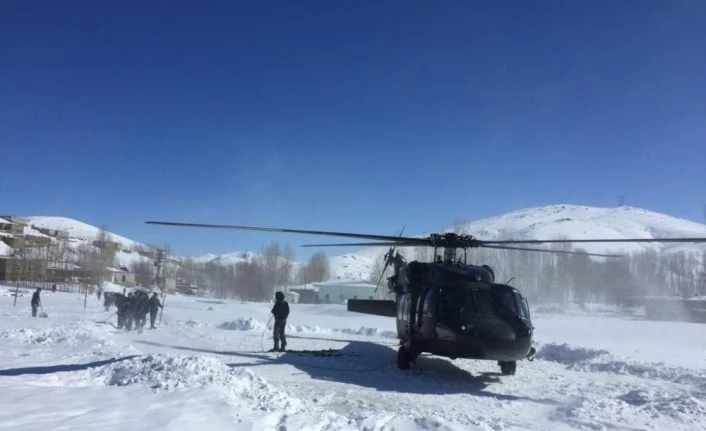 Yolların kapandığı Van’da hastalar helikopterle sevk ediliyor
