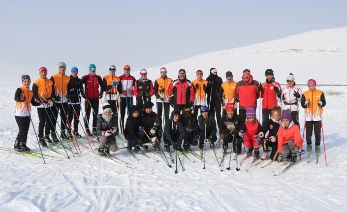Ağrılı kayakçılar Erzurum’dan 10 madalya ile döndü