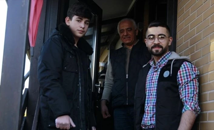 Almanya’da Müslüman gençlerden Kovid-19 nedeniyle dışarı çıkamayan yaşlılara yardım