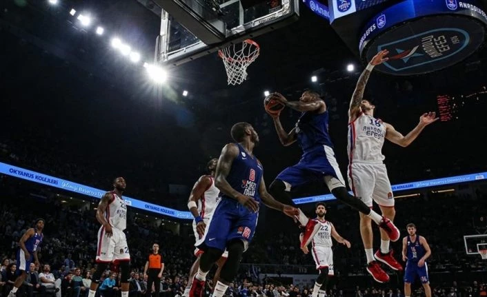 Anadolu Efes, Olympiakos