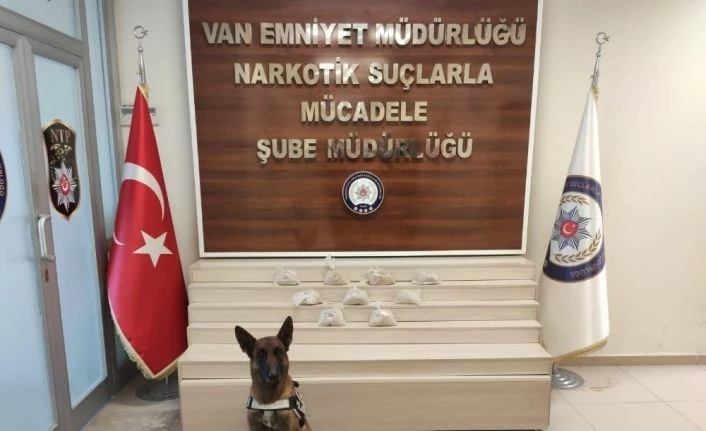 Van Edremit'te arpa çuvallarının altından 4,5 kilo eroin çıktı