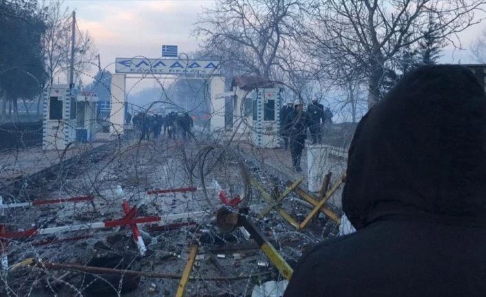 Bakan Soylu: Yunanistan yetkililerini insanlığa uygun davranmaya davet ediyoruz