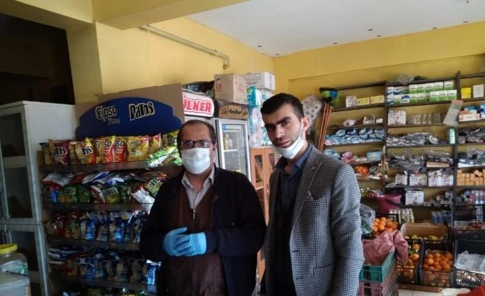 Bakkallara eldiven ve  maske dağıtıldı