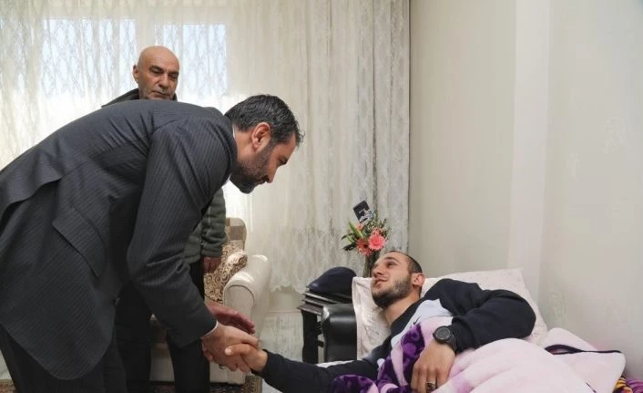 Başkan Şerifoğulları, İdlib Gazisi Yüce’yi ziyaret etti