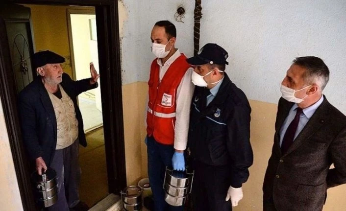 Bitlis Belediyesi sıcak yemek servisiyle yaşlıların gönüllerine dokunuyor