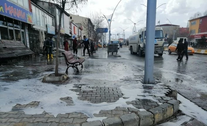 Çaldıran Belediyesinden korona virüsüne karşı dezenfekte çalışması
