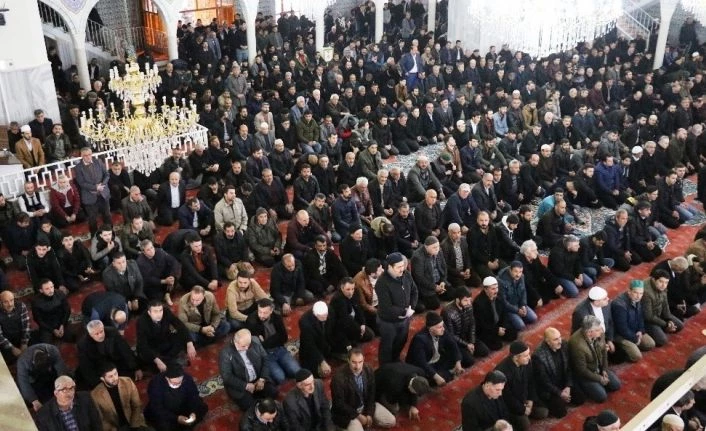Van'da Cuma hutbesinde korona virüsü uyarısı