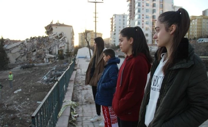 Depremin evsiz bıraktığı sporcu kardeşler, yeni madalyalar için antrenmanı bırakmıyor