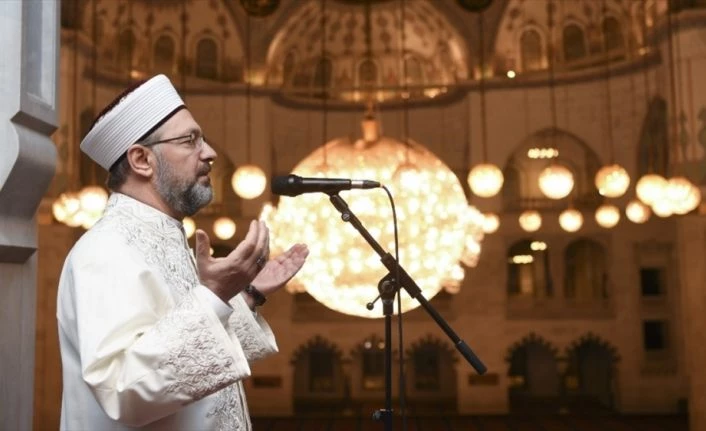 Diyanet İşleri Başkanı Erbaş, koronavirüsün son bulması için dua etti