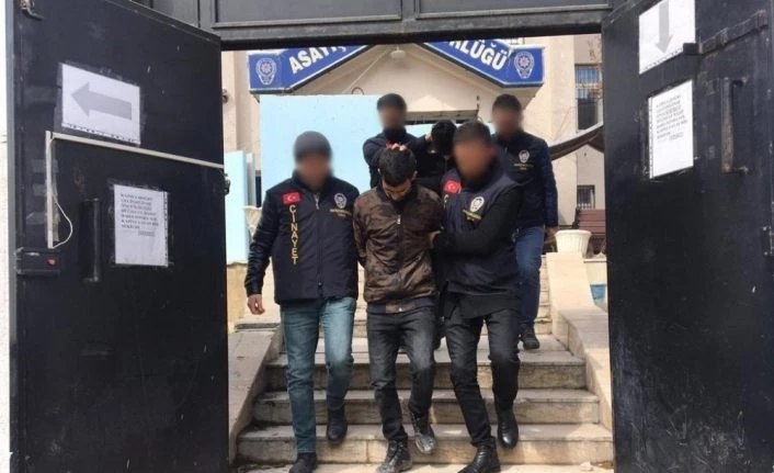 Van'da düzensiz göçmeni gasp eden 2 kişi tutuklandı