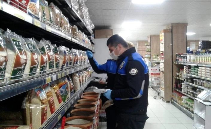 Elazığ polisi, evden çıkamayanlar için alışverişte