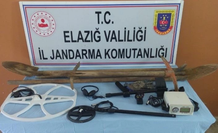 Elazığ’da kaçak kazı yapan 8 şahıs yakalandı