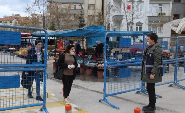 Elazığ’da pazarlarda korona virüs önlemi