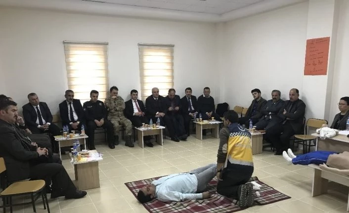 Eleşkirt’te kurum müdürlerine koronavirüs eğitimi verildi
